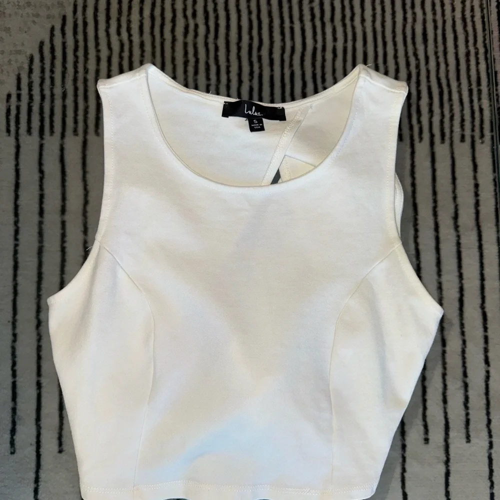 Lulu's Let’s Tie It Tie-Back Cropped Tank Top Small White - Picture 3 of 3